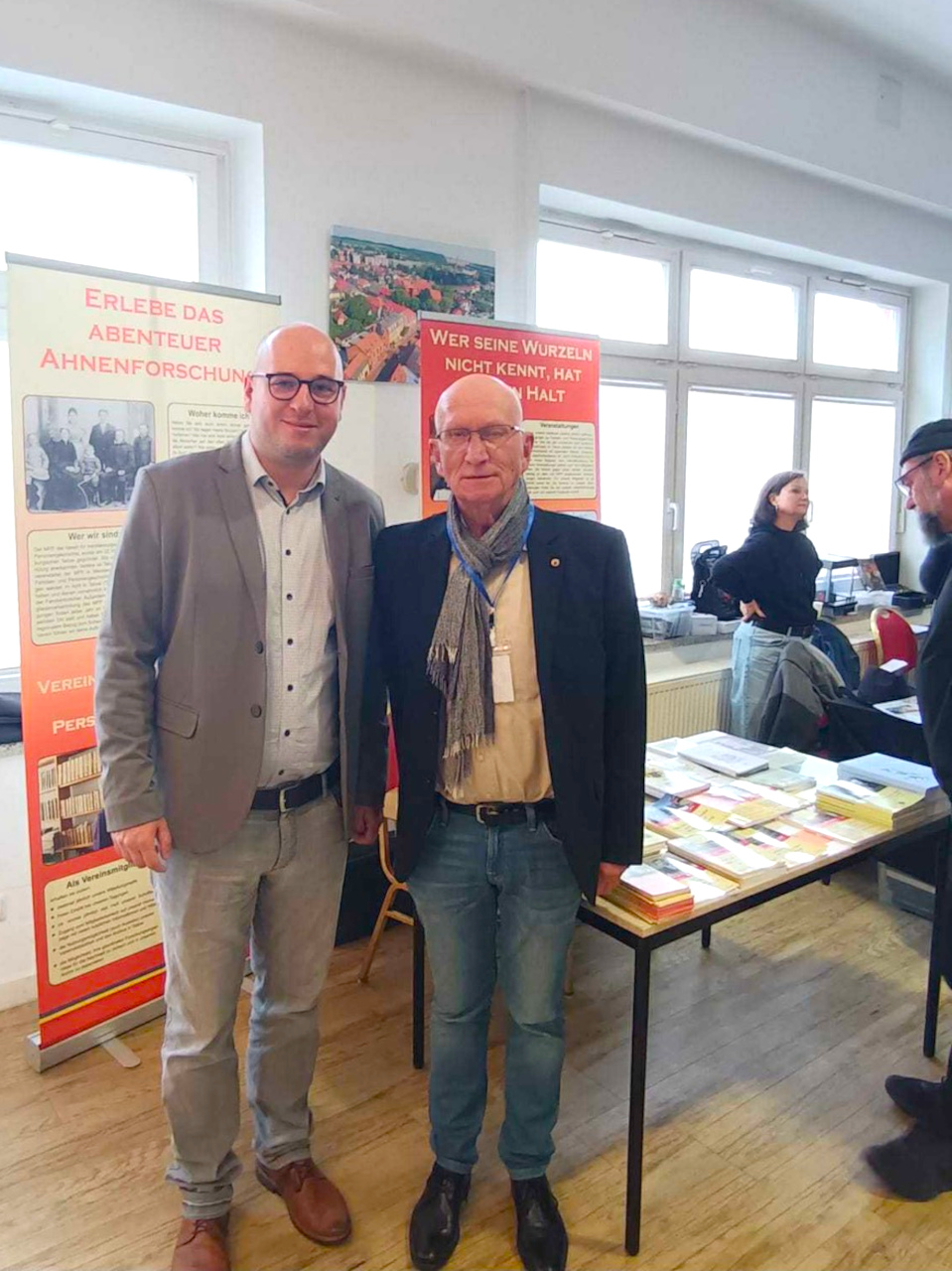 Der Bürgermeister der Stadt Tessin Maik Ritter mit Andreas Parlow